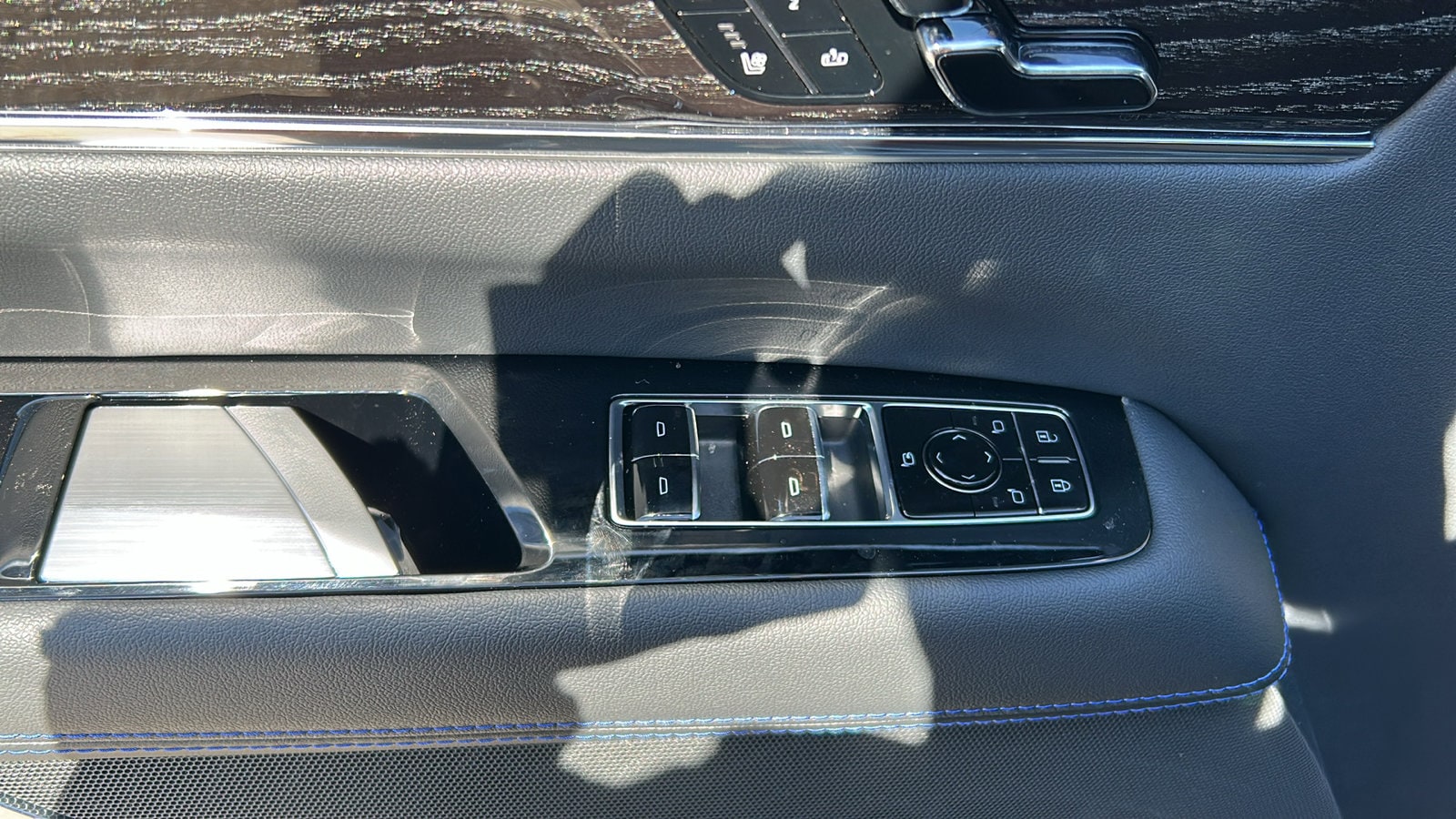 2025 Cadillac Escalade IQ Sport 1 - Photo 23