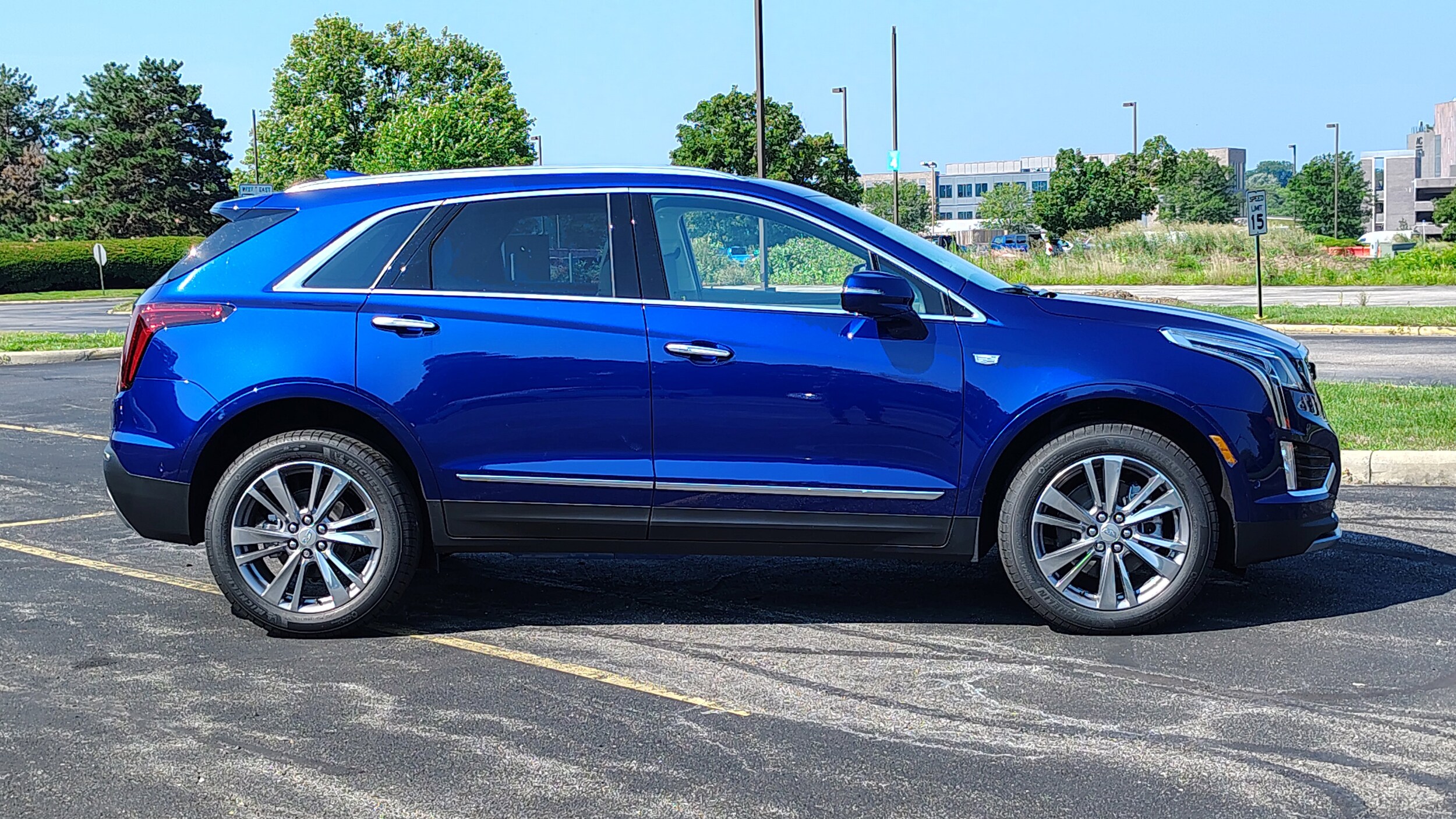 2025 Cadillac XT5 Premium Luxury photo 3