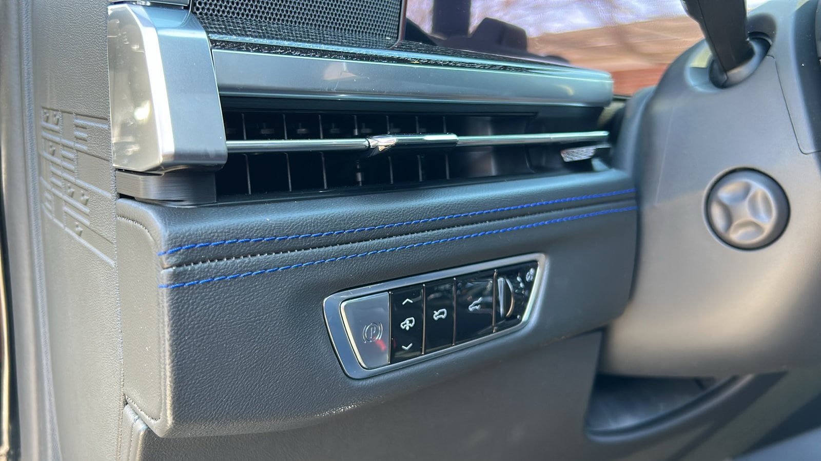 2025 Cadillac Escalade IQ Sport 1 - Photo 25