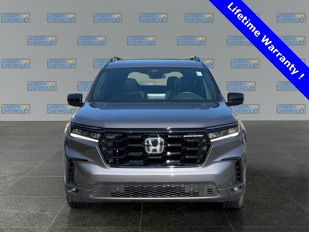 2025 Honda Pilot Black Edition photo 2