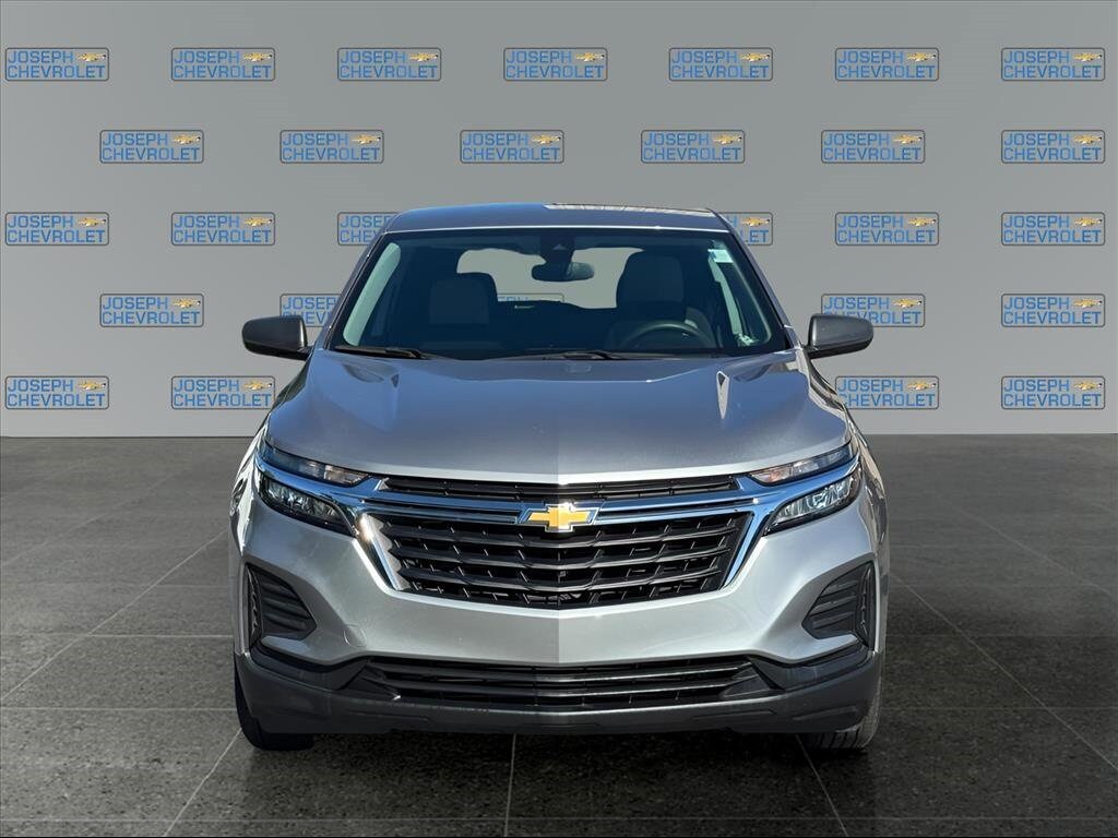 2023 Chevrolet Equinox LS photo 2