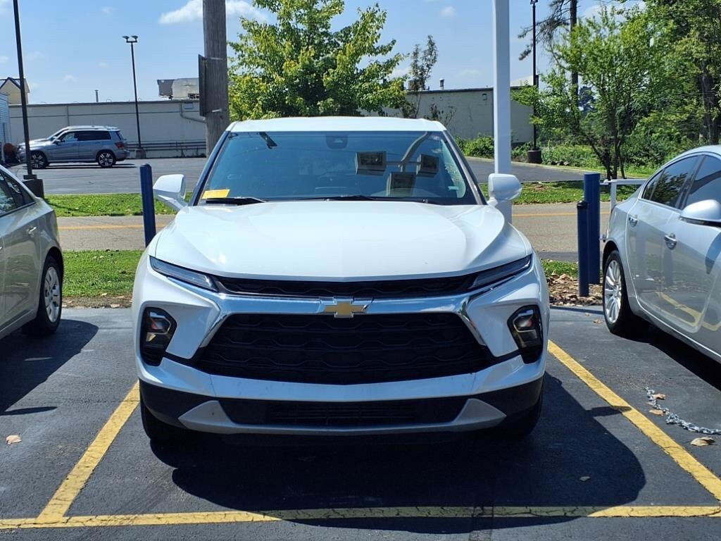 2025 Chevrolet Blazer 2LT photo 2