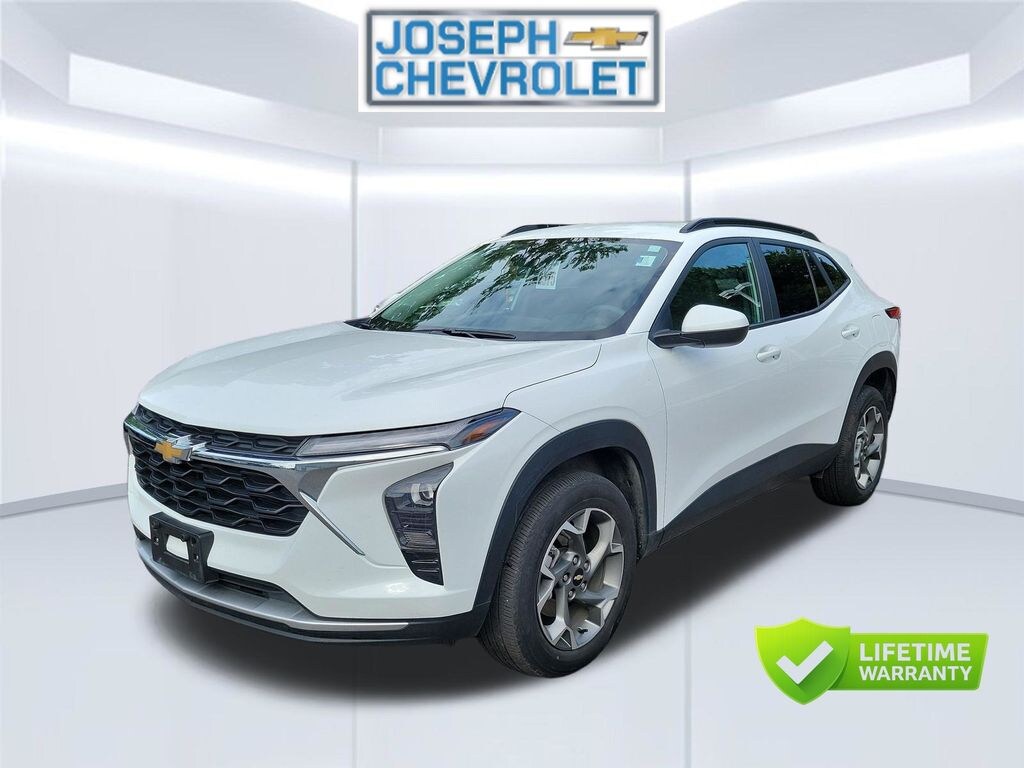 Used 2025 Chevrolet Trax LT SUV