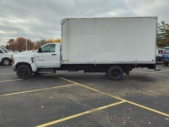 2023 Chevrolet Silverado 6500HD Work Truck photo 3
