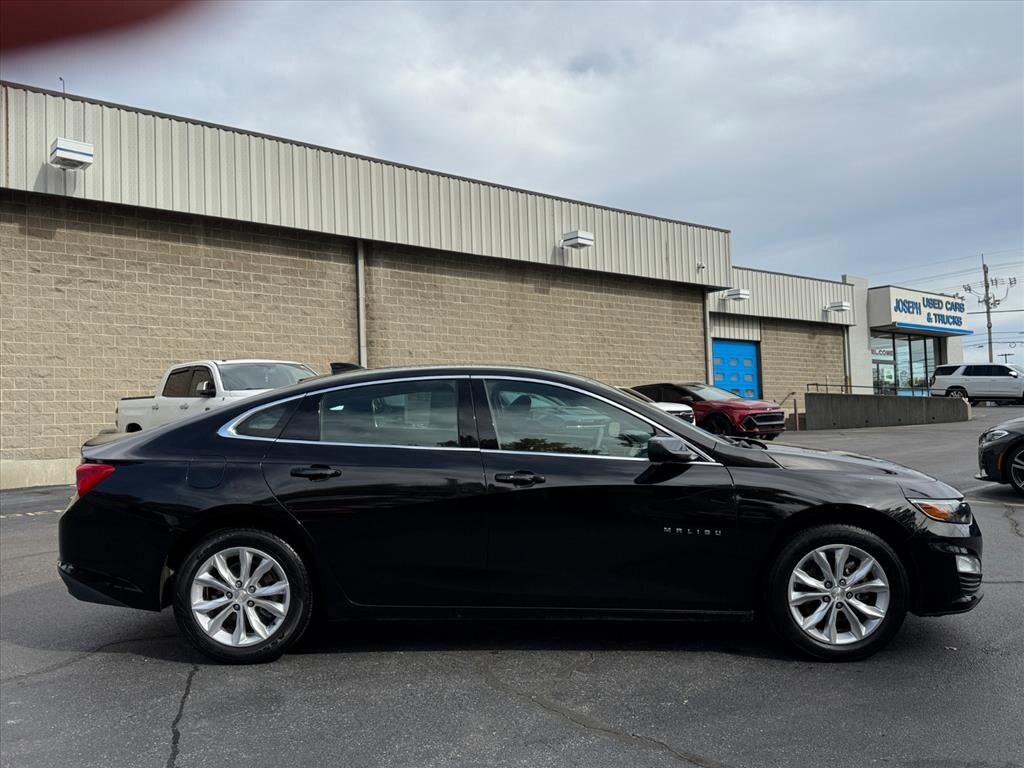 2024 Chevrolet Malibu 1LT photo 3