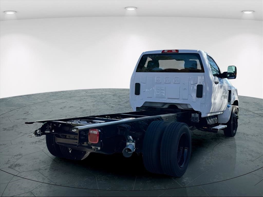 2024 Chevrolet Silverado 4500HD Work Truck photo 2
