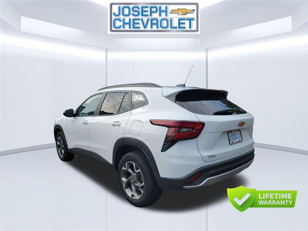 Used 2025 Chevrolet Trax LT SUV