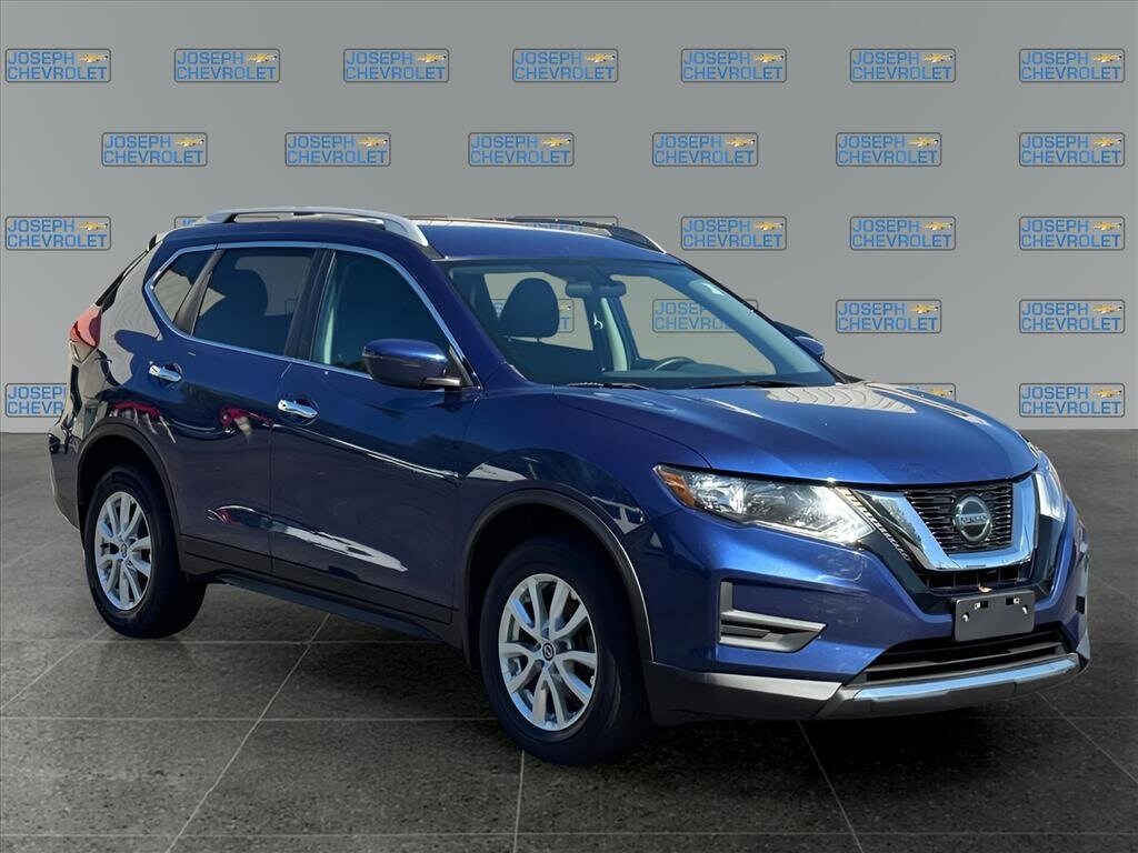 2018 Nissan Rogue SV photo 3