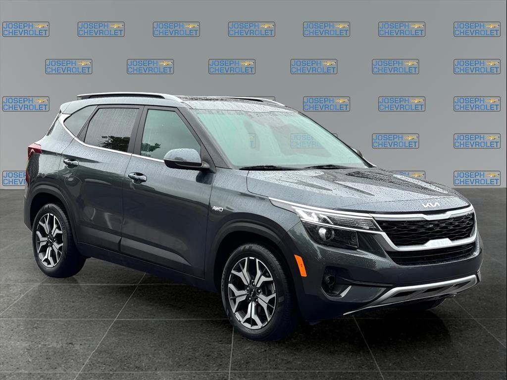 2023 Kia Seltos EX photo 3