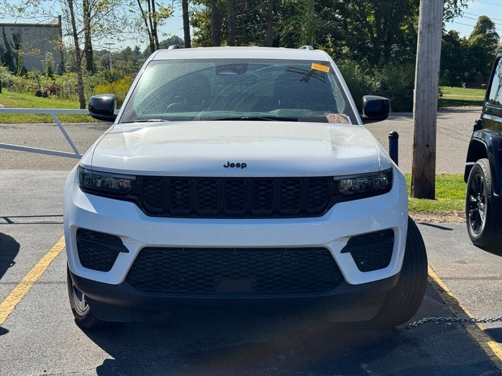 2023 Jeep Grand Cherokee Altitude X photo 2