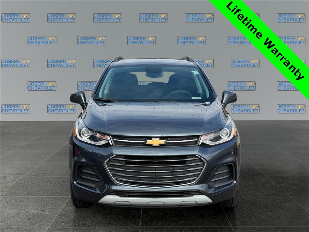 2021 Chevrolet Trax LT photo 2