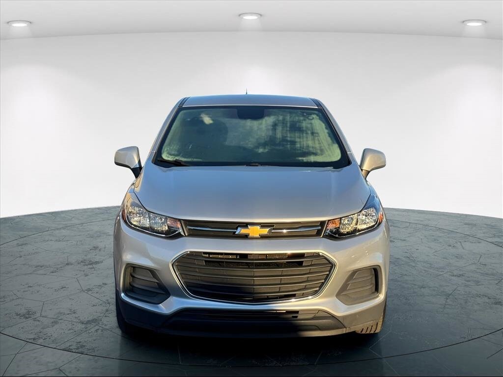 2017 Chevrolet Trax LS photo 2
