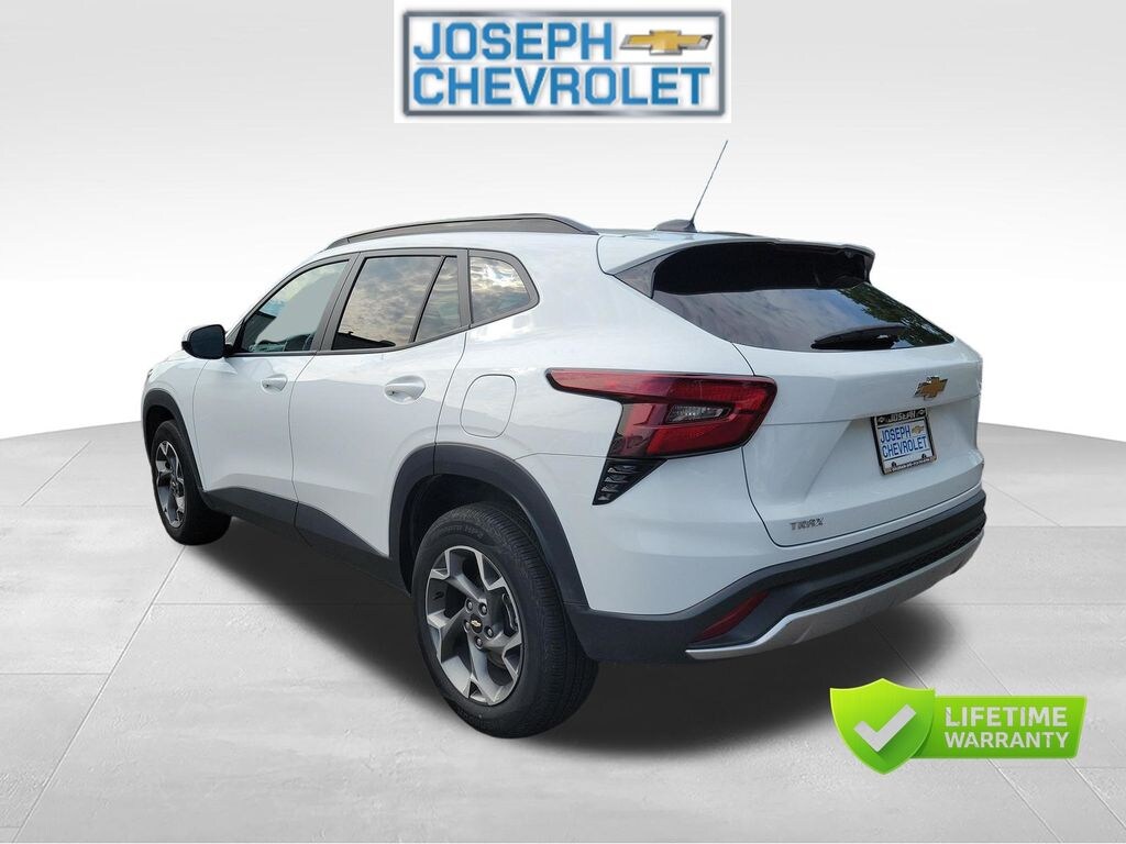 Used 2025 Chevrolet Trax LT SUV