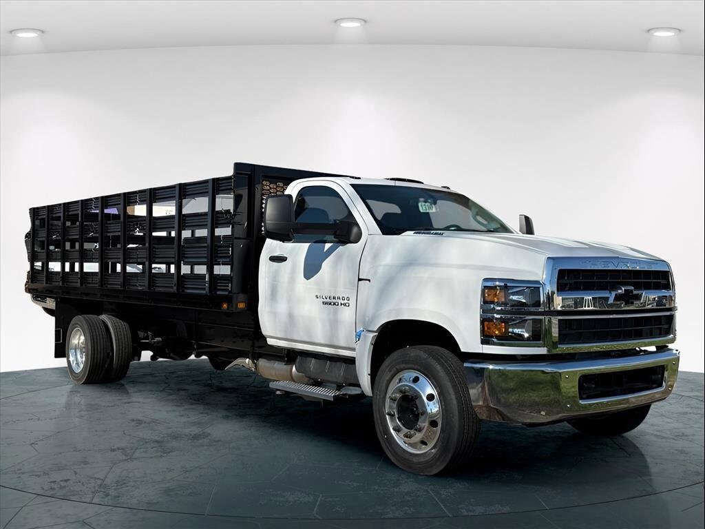 2023 Chevrolet Silverado 5500HD Work Truck photo 3