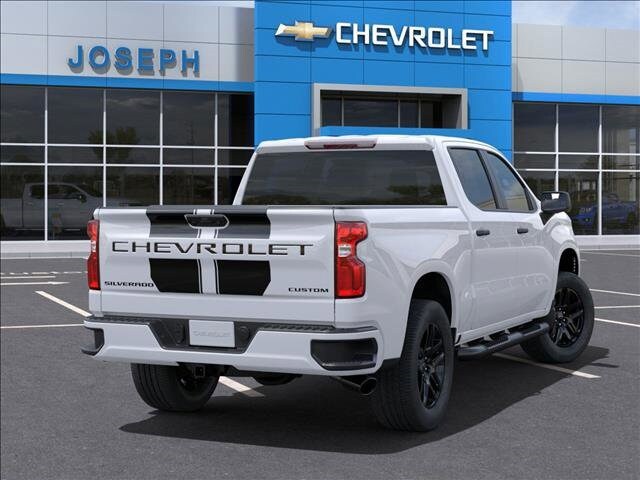 2025 Chevrolet Silverado 1500 Custom photo 4