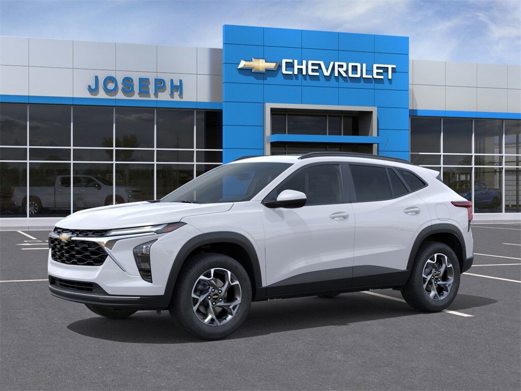 2025 Chevrolet Trax LT photo 2