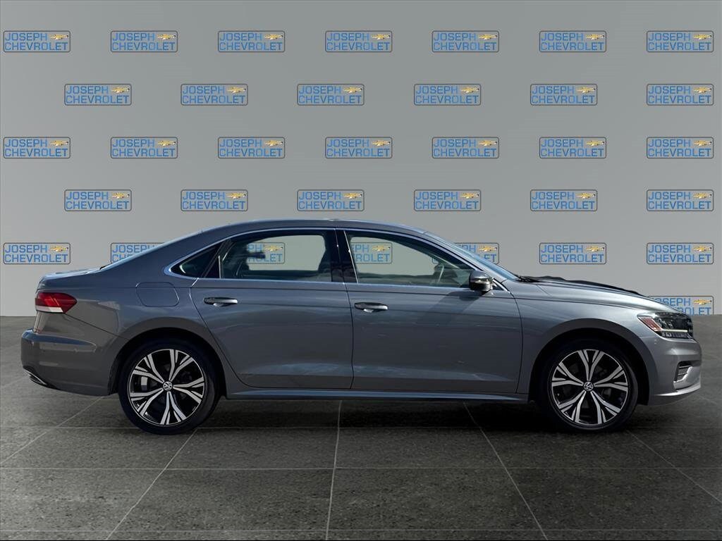 2021 Volkswagen Passat 2.0T SE photo 4