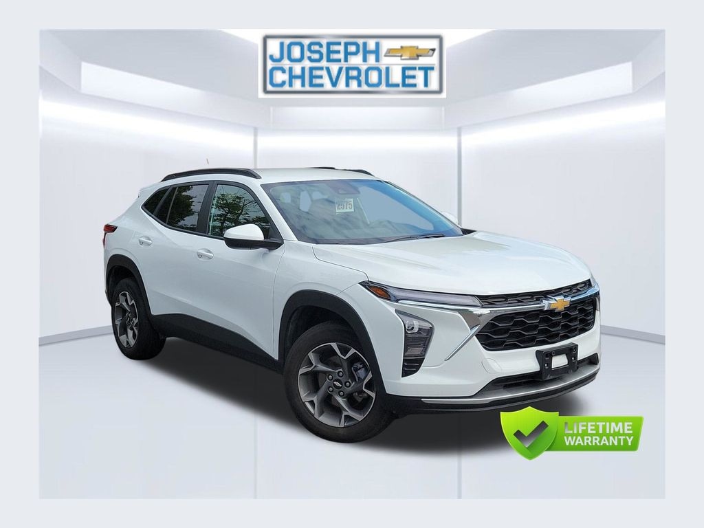 Used 2025 Chevrolet Trax LT SUV