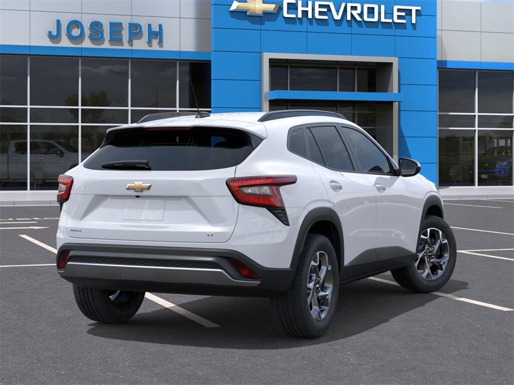 2025 Chevrolet Trax LT photo 4