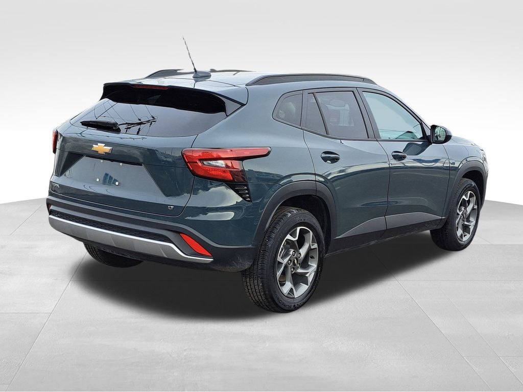 Used 2025 Chevrolet Trax LT SUV