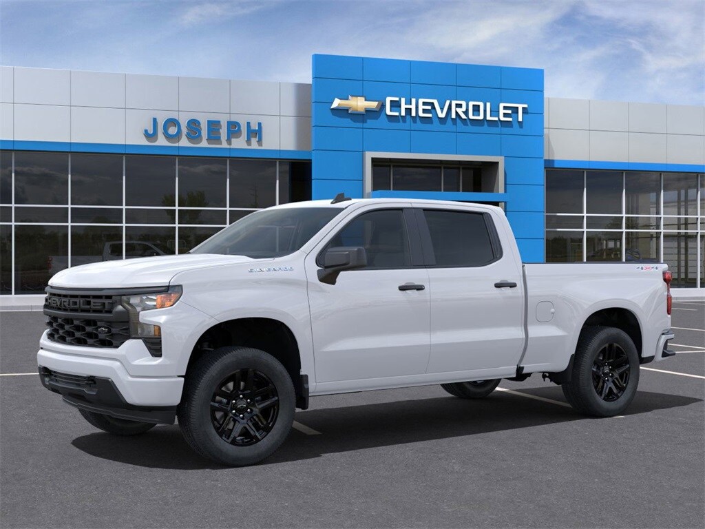 2025 Chevrolet Silverado 1500 Custom photo 2