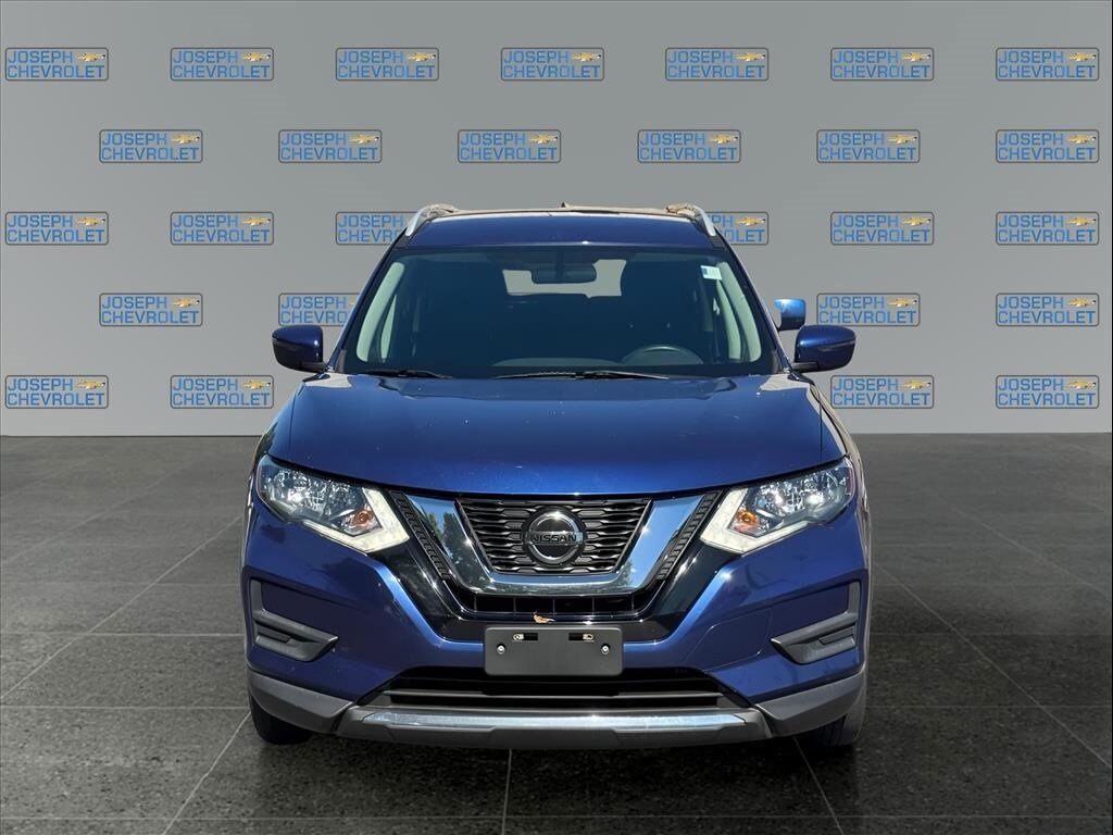 2018 Nissan Rogue SV photo 2