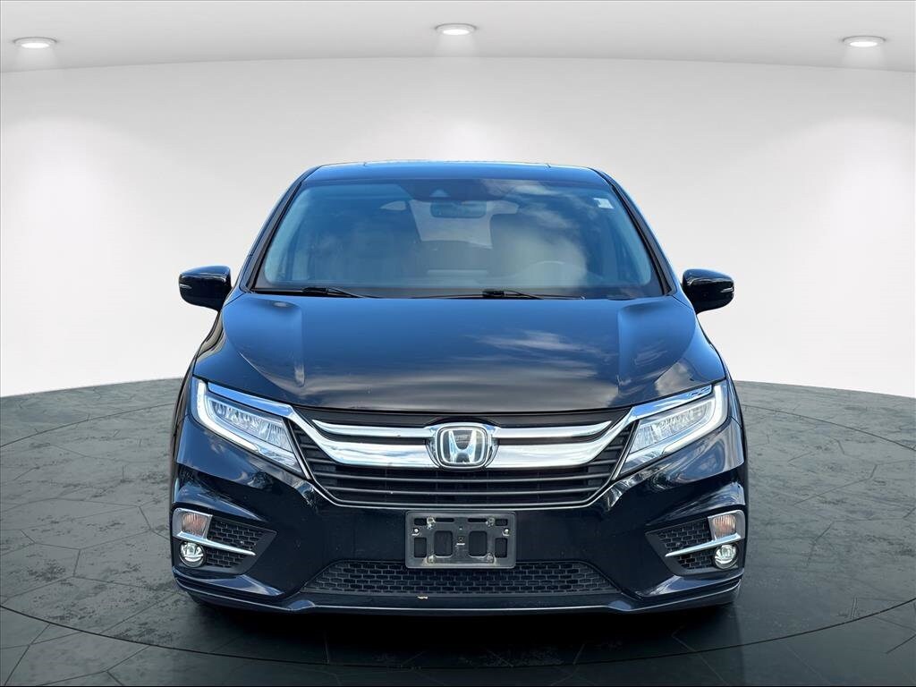 2018 Honda Odyssey Touring photo 2