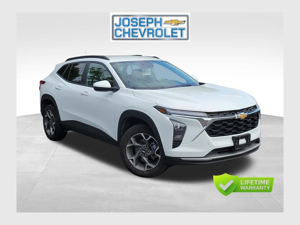 Used 2025 Chevrolet Trax LT SUV
