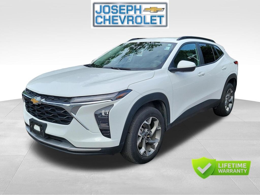 Used 2025 Chevrolet Trax LT SUV