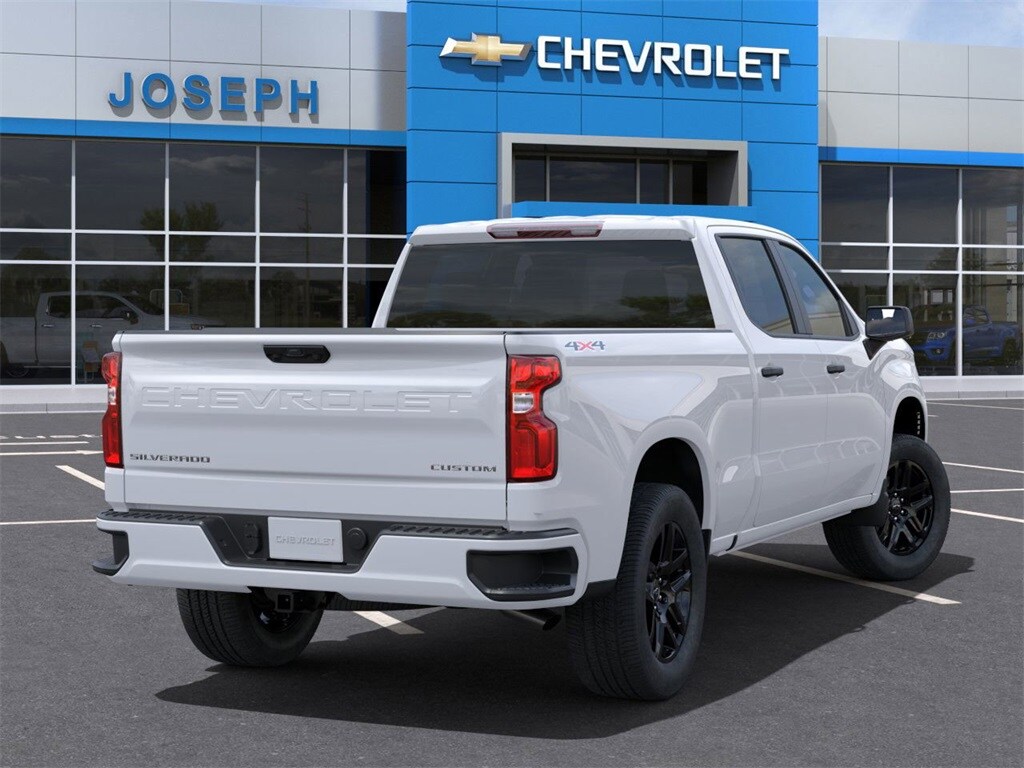 2025 Chevrolet Silverado 1500 Custom photo 4