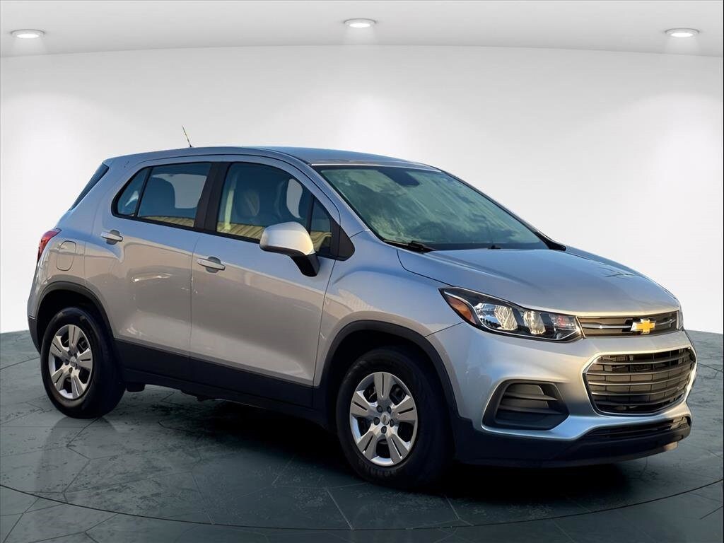 2017 Chevrolet Trax LS photo 3