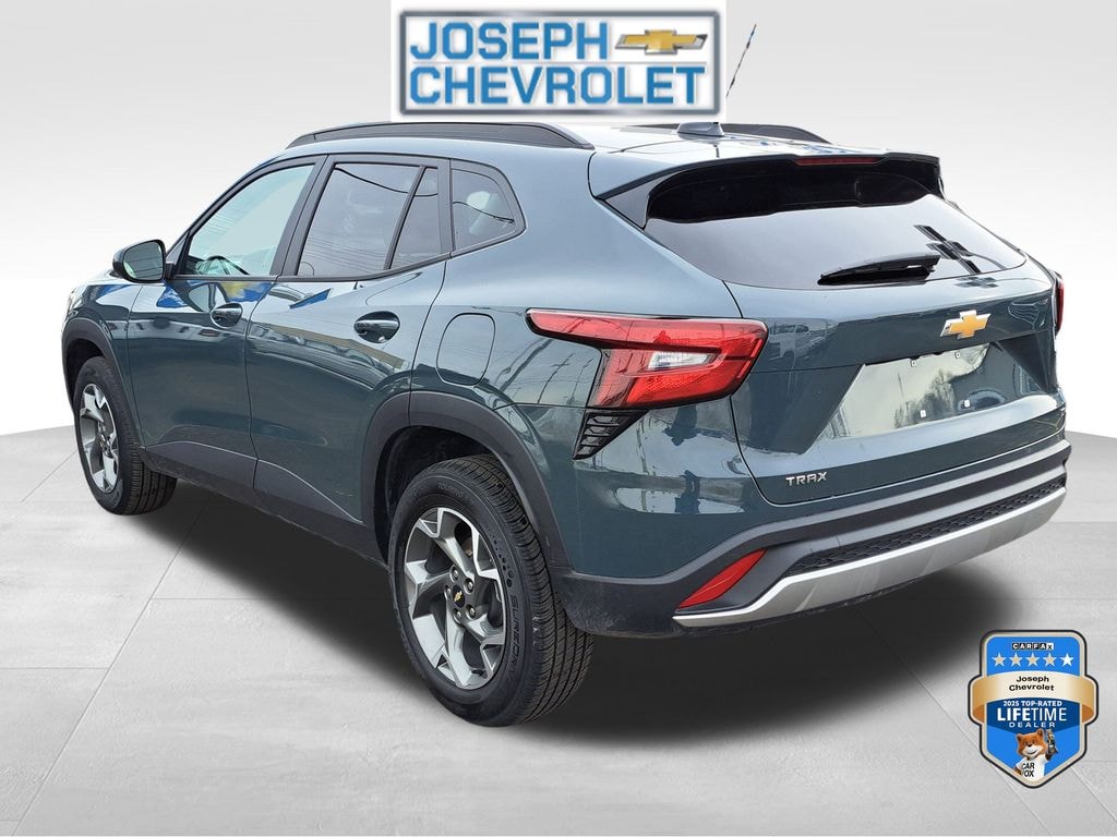 Used 2025 Chevrolet Trax LT SUV