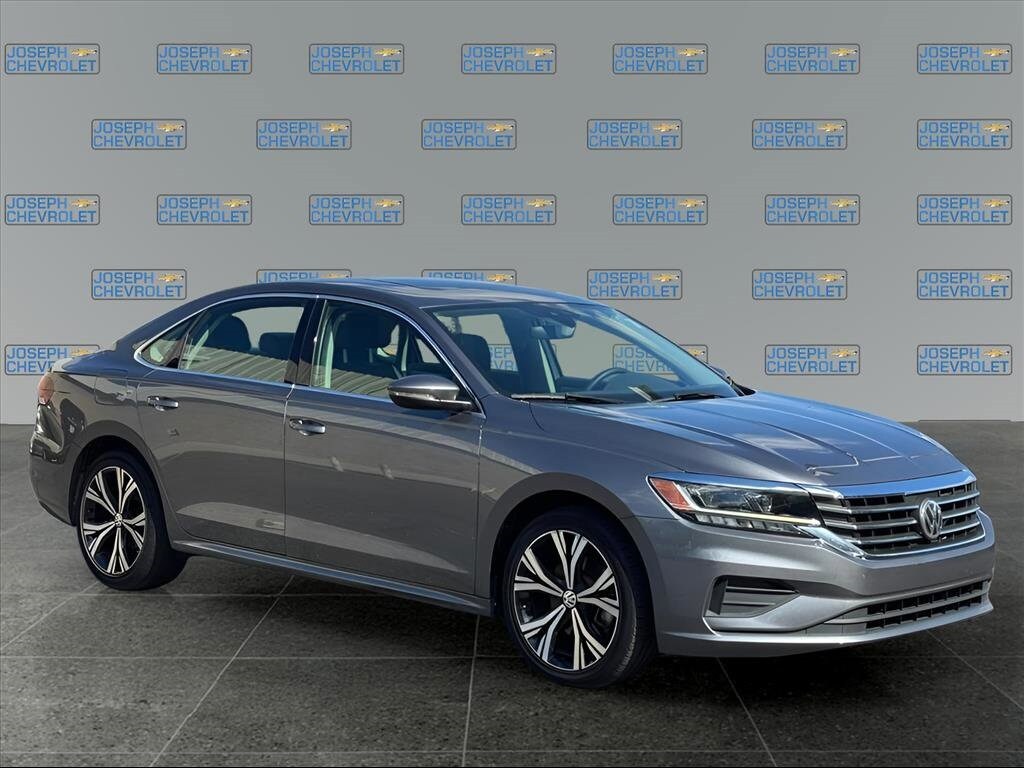 2021 Volkswagen Passat 2.0T SE photo 3