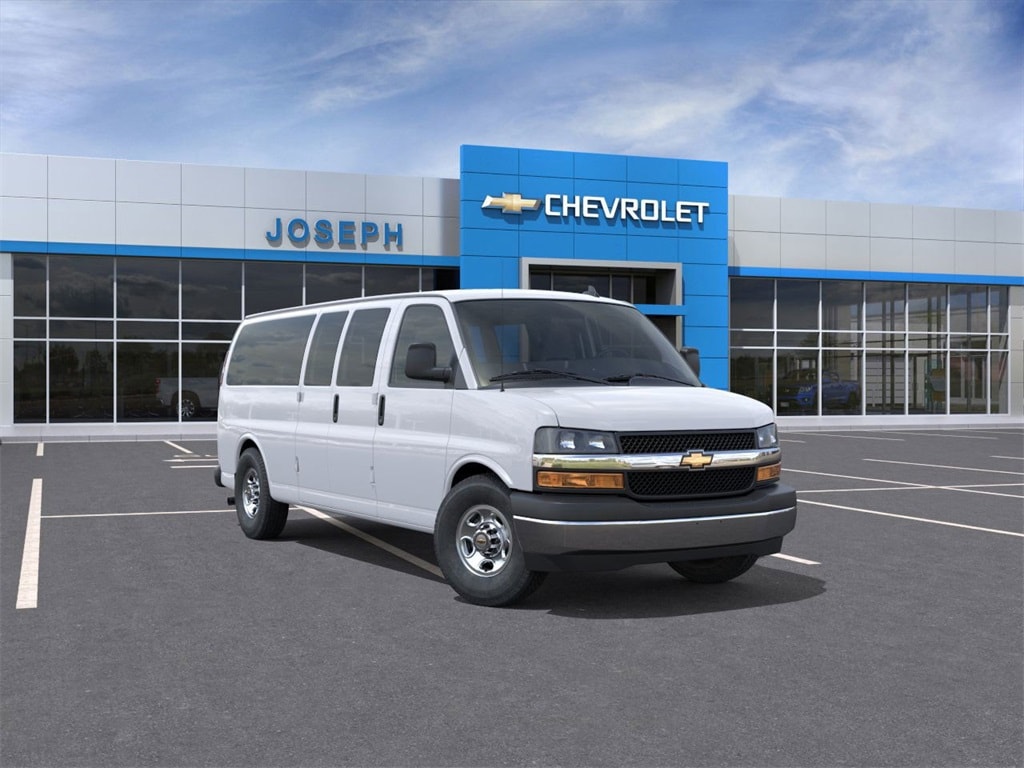 2025 Chevrolet Express Passenger LT's photo