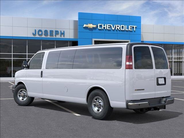 2025 Chevrolet Express 3500 LT photo 3