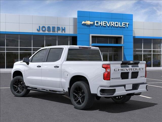 2025 Chevrolet Silverado 1500 Custom photo 3