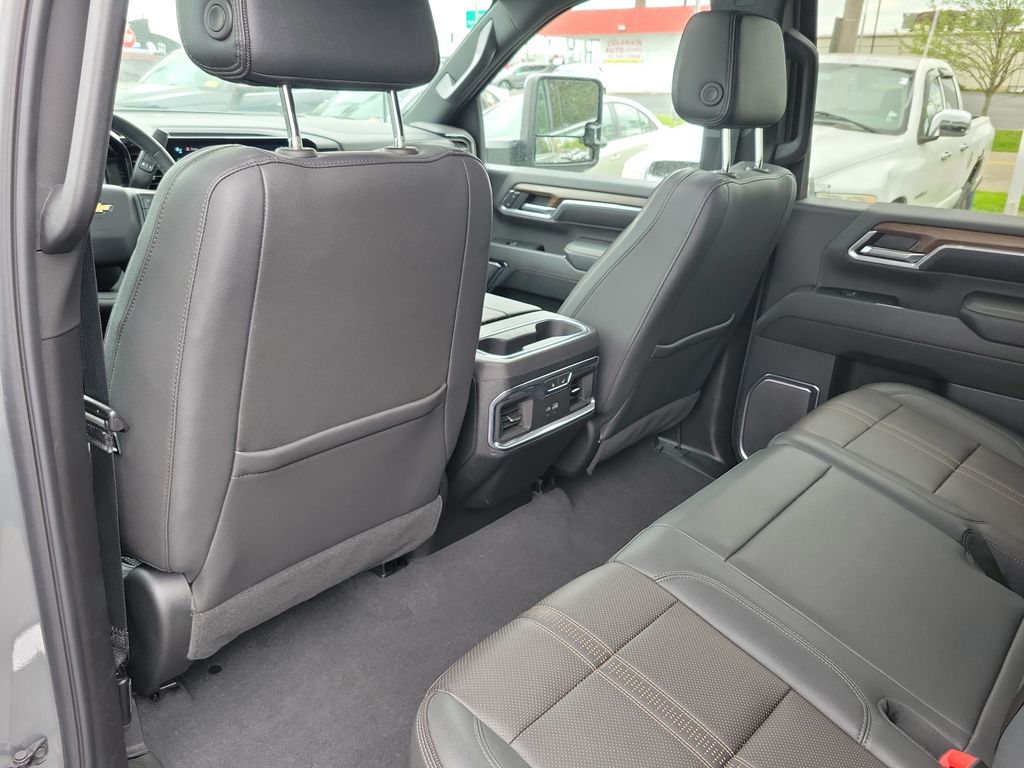 2024 Chevrolet Silverado 3500HD High Country - Photo 17
