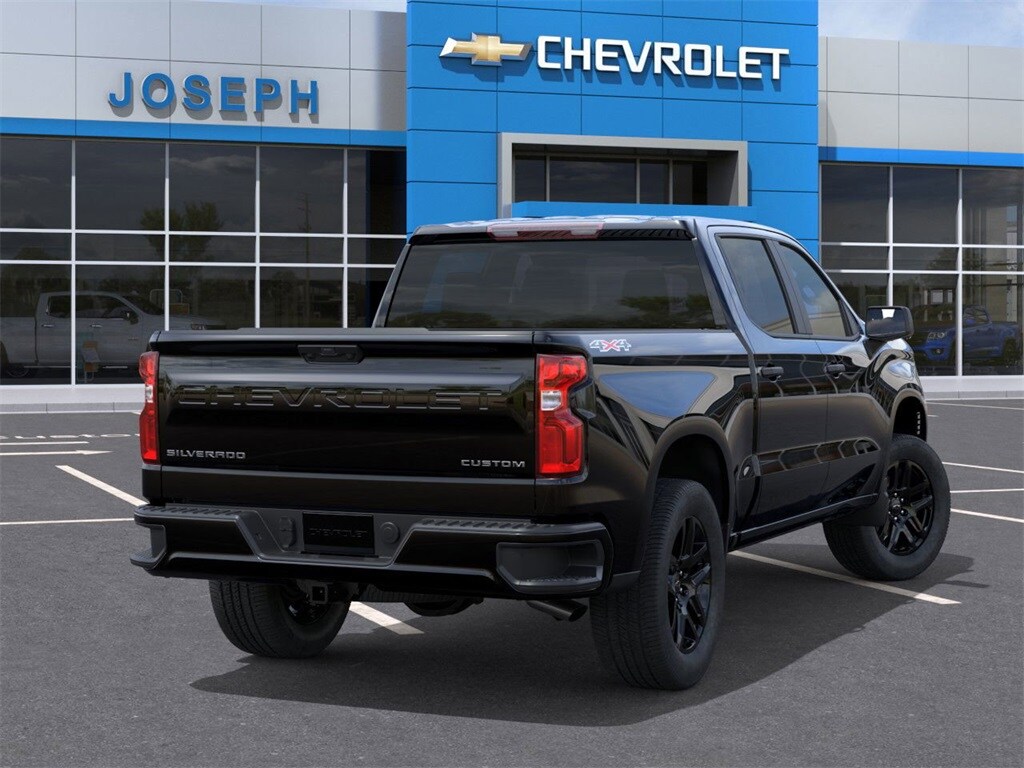 2026 Chevrolet Silverado 1500 Custom photo 3