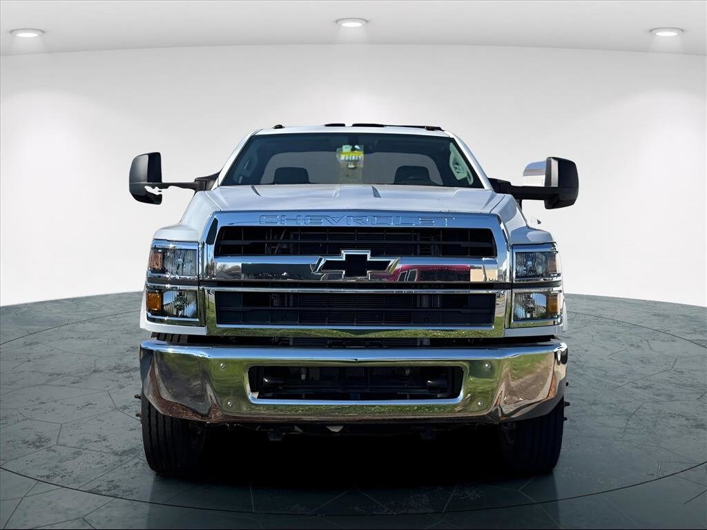 2023 Chevrolet Silverado 5500HD Work Truck photo 2
