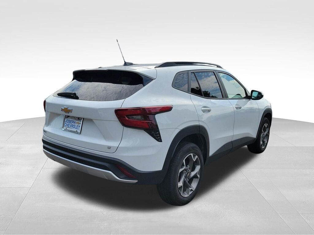Used 2025 Chevrolet Trax LT SUV
