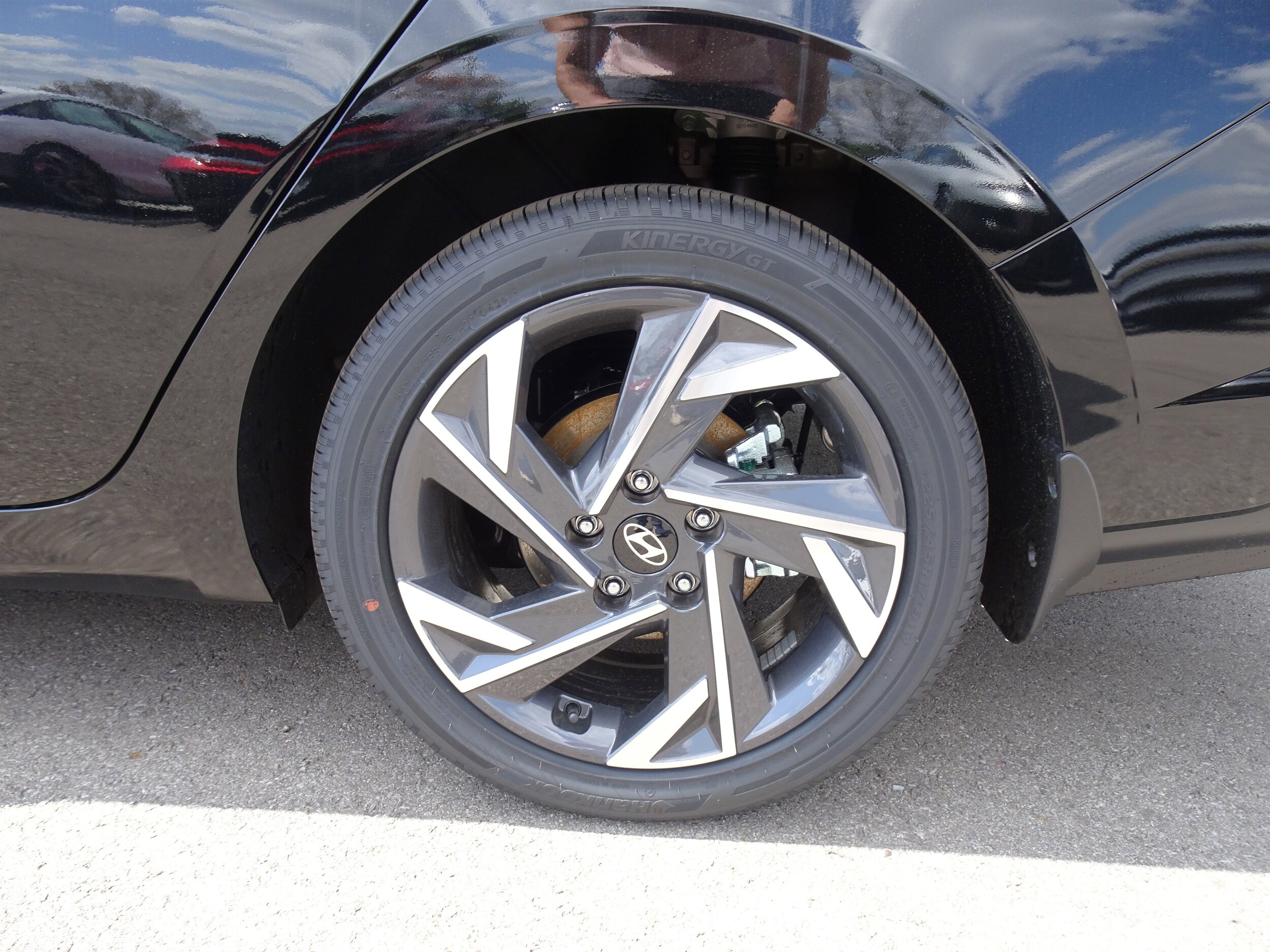 2025 Hyundai Elantra Hybrid Limited photo 3