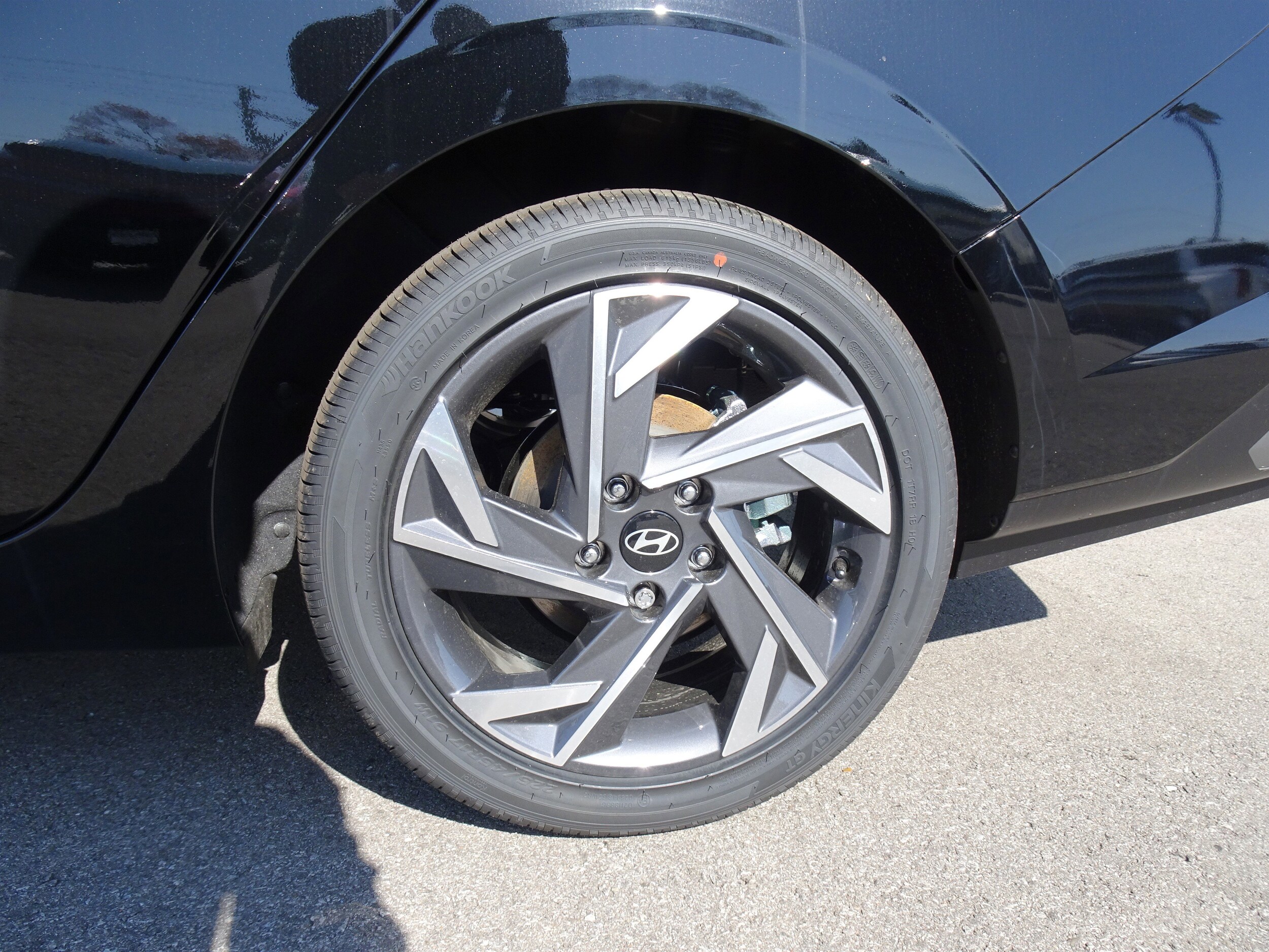 2025 Hyundai Elantra SEL Convenience photo 3