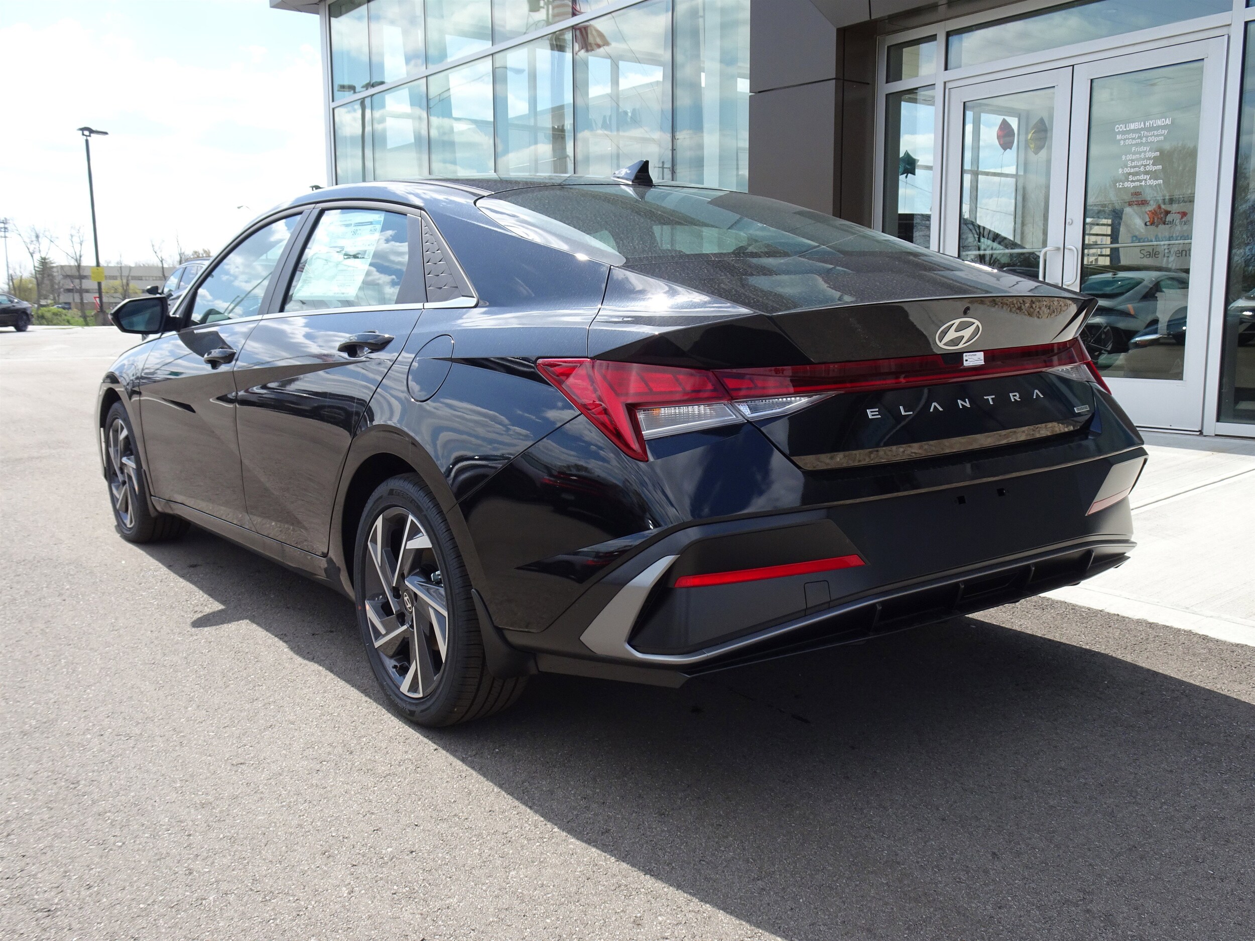 2025 Hyundai Elantra Hybrid Limited photo 4