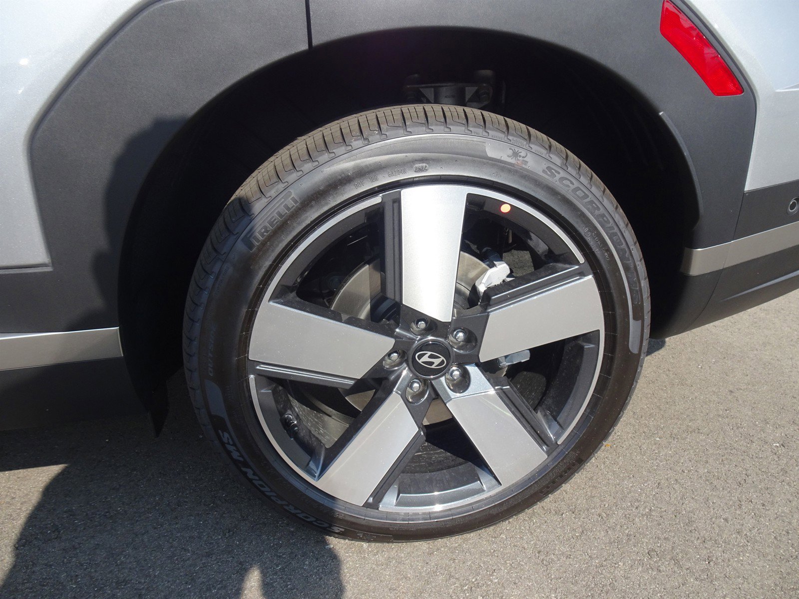 2025 Hyundai Santa Fe Limited photo 3