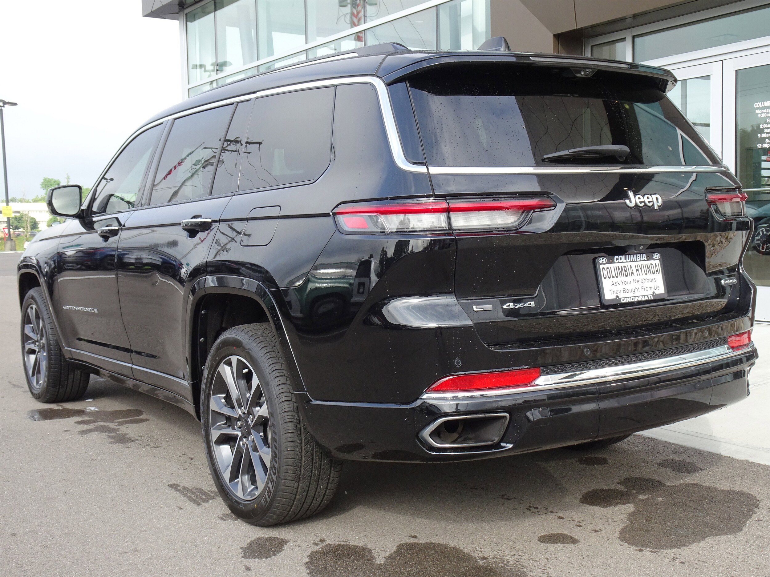 2021 Jeep Grand Cherokee Overland photo 2