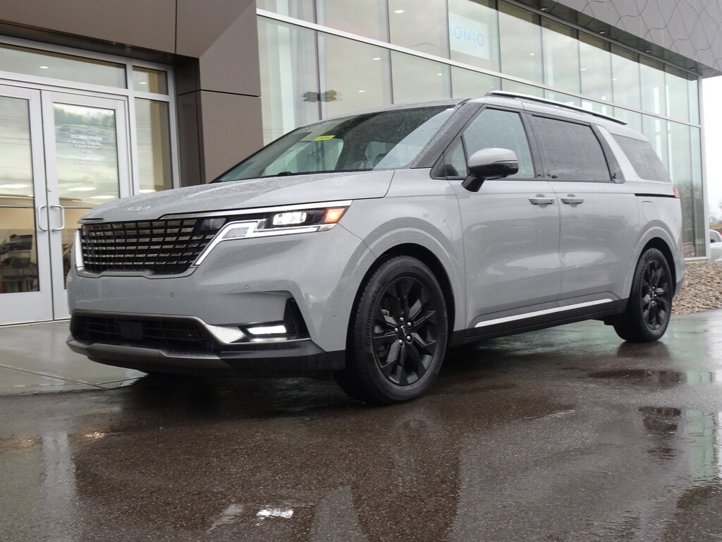 Used 2023 Kia Carnival SX MPV