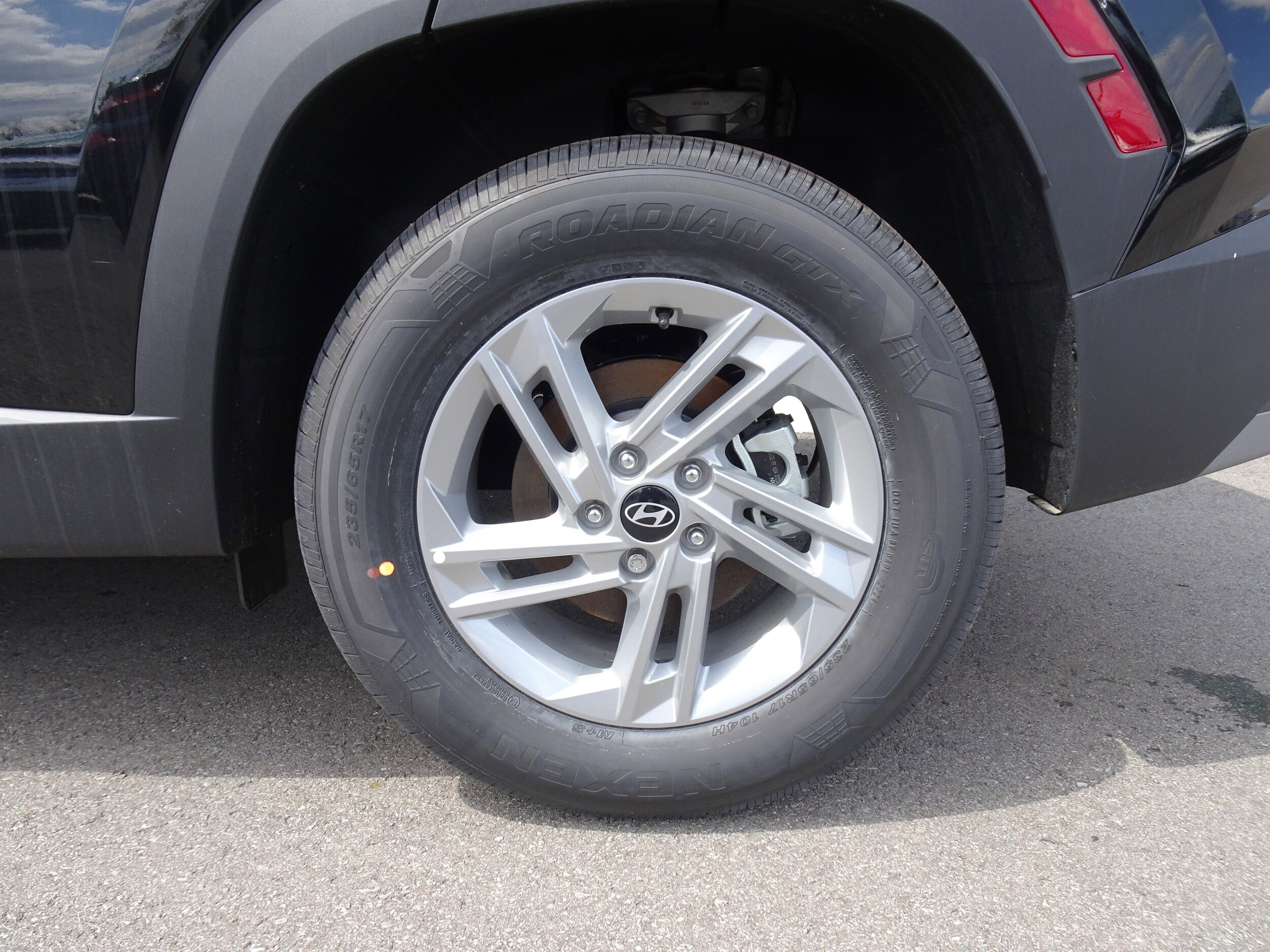 2025 Hyundai Tucson SE photo 3