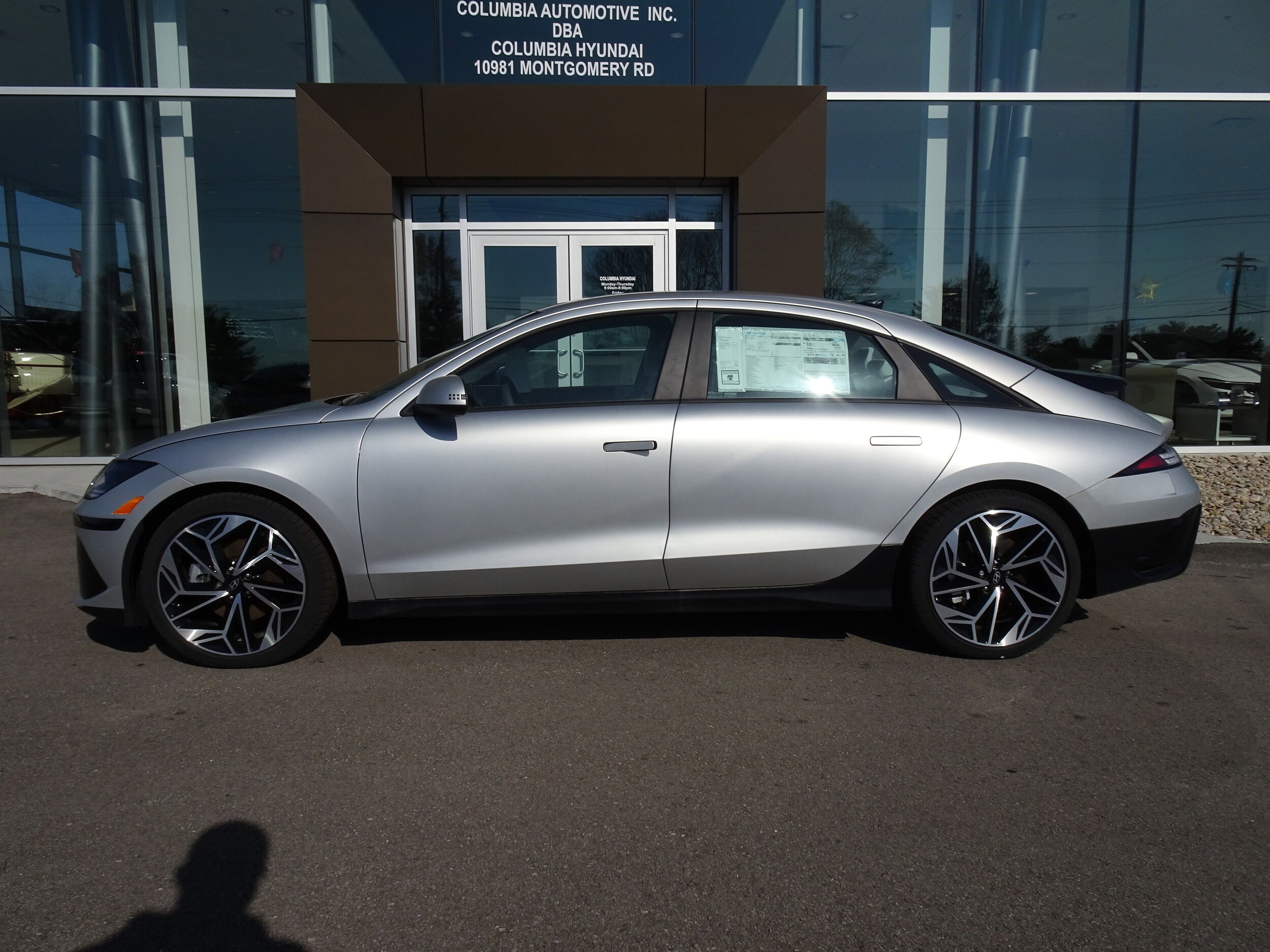 2024 Hyundai Ioniq 6 SEL photo 2