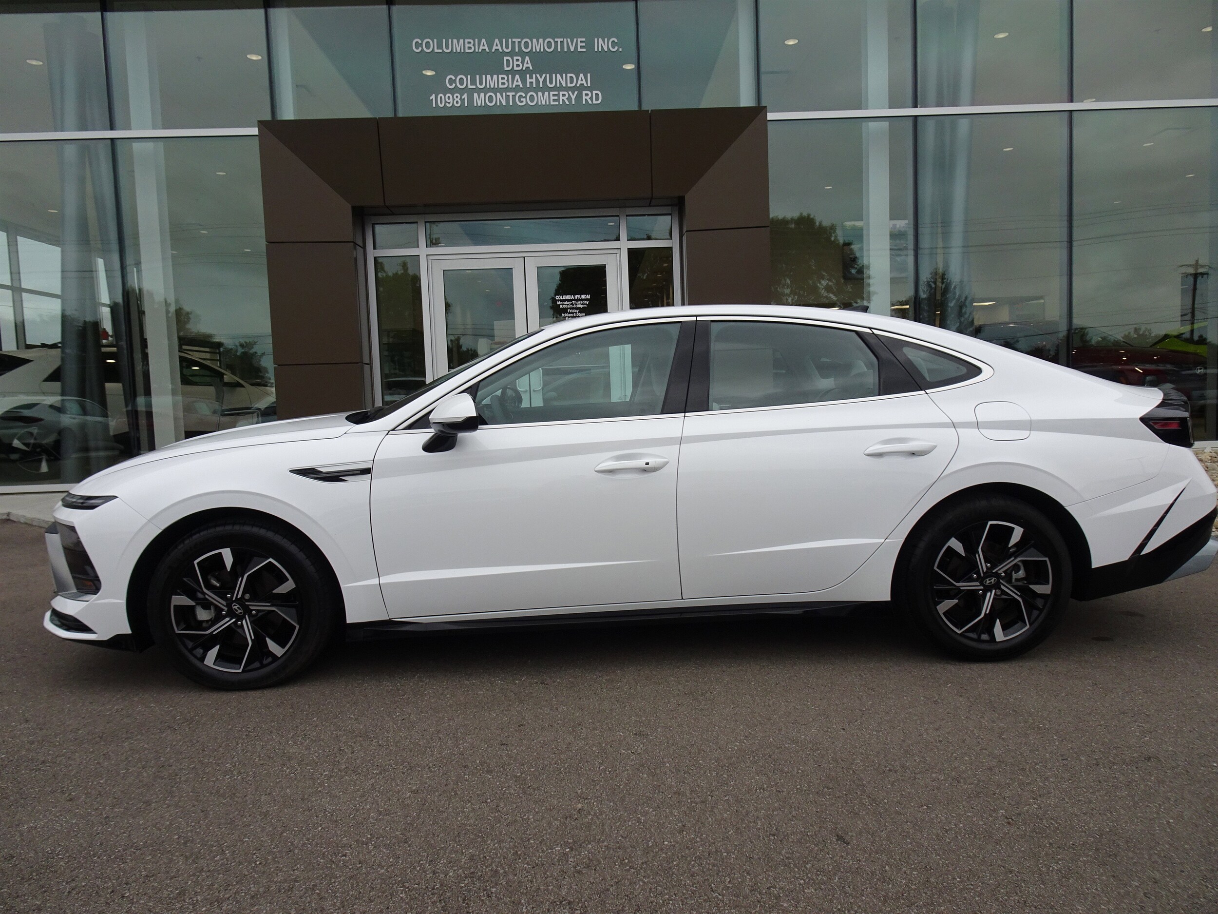 2024 Hyundai Sonata SEL photo 2