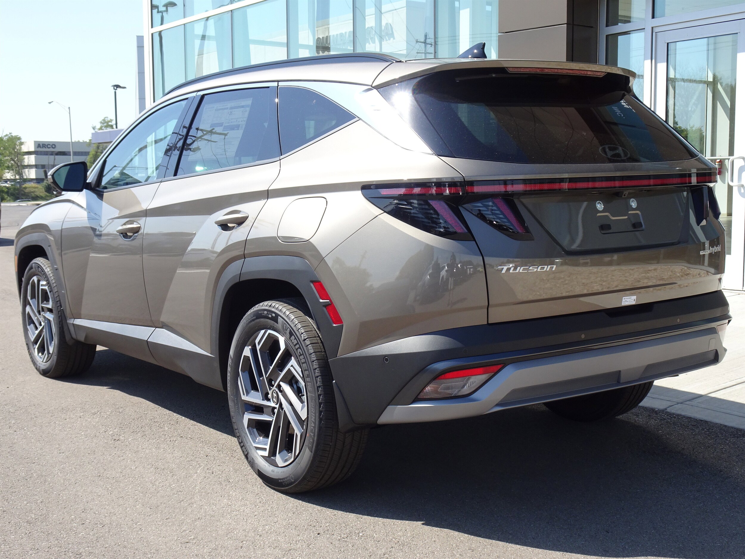 2025 Hyundai Tucson Hybrid Limited photo 2